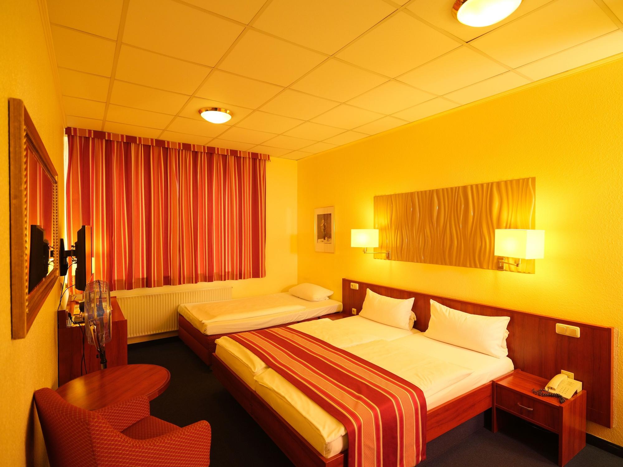 Cabo Nonsmoking-Hotel Hamburg Bagian luar foto