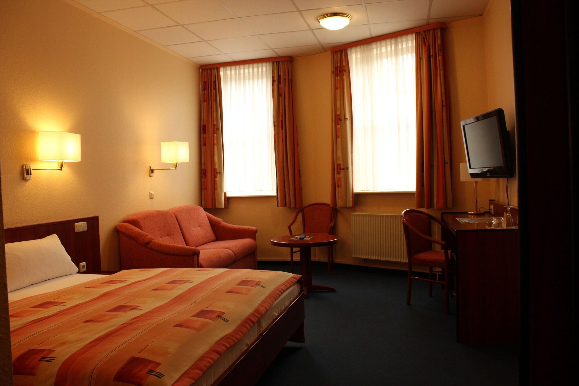 Cabo Nonsmoking-Hotel Hamburg Bagian luar foto