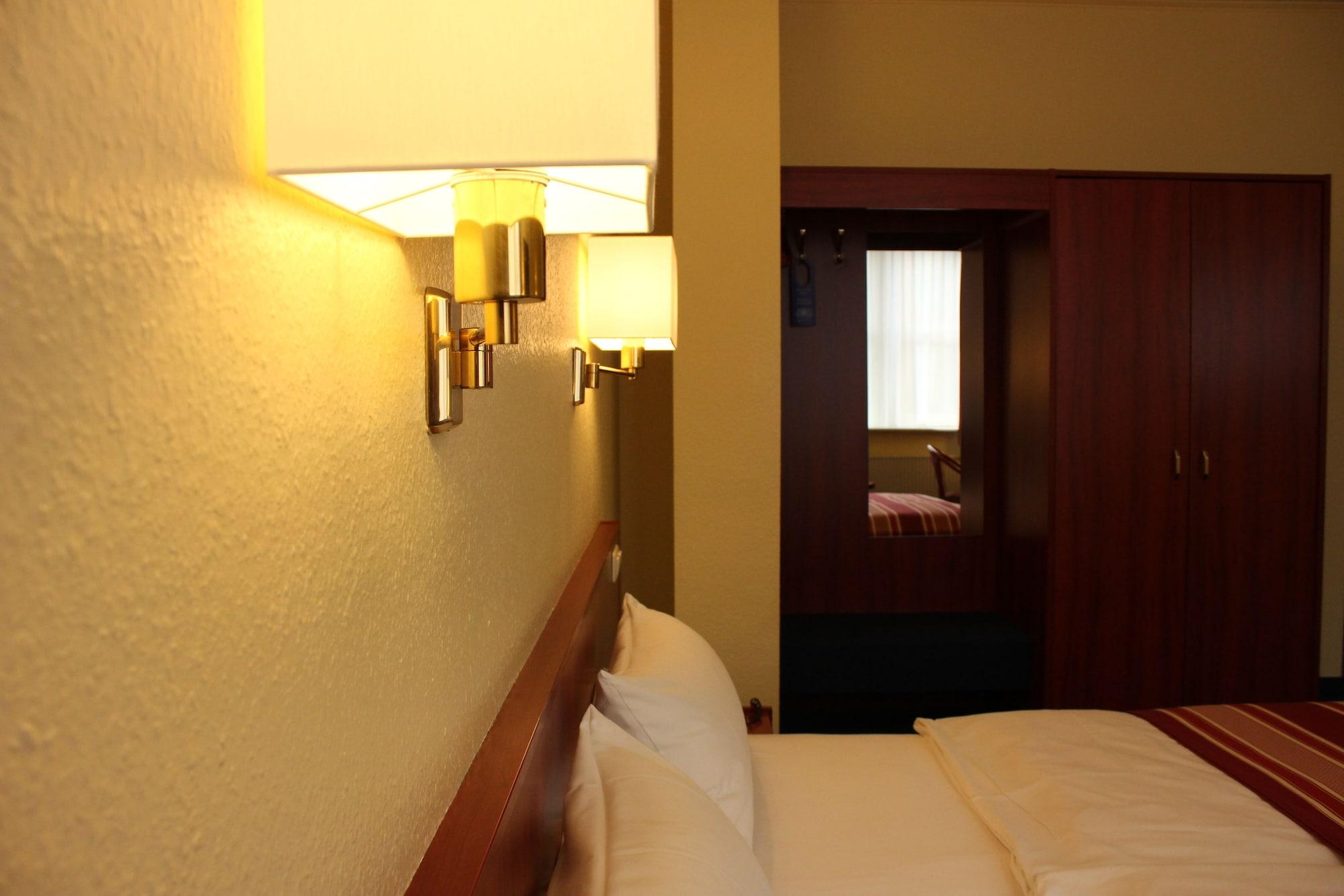 Cabo Nonsmoking-Hotel Hamburg Bagian luar foto