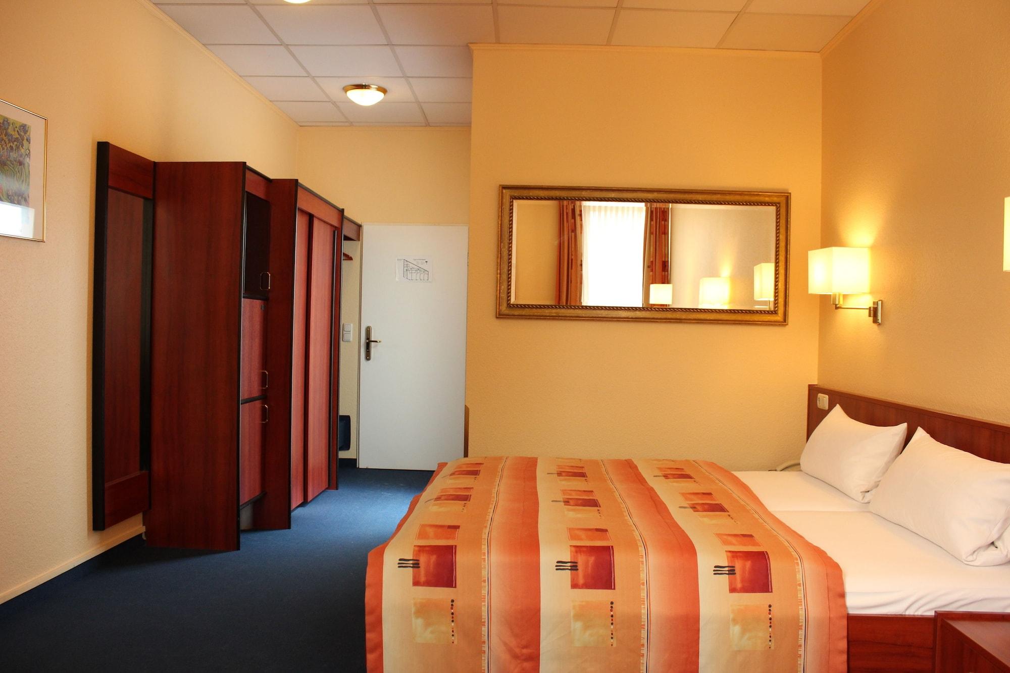 Cabo Nonsmoking-Hotel Hamburg Bagian luar foto