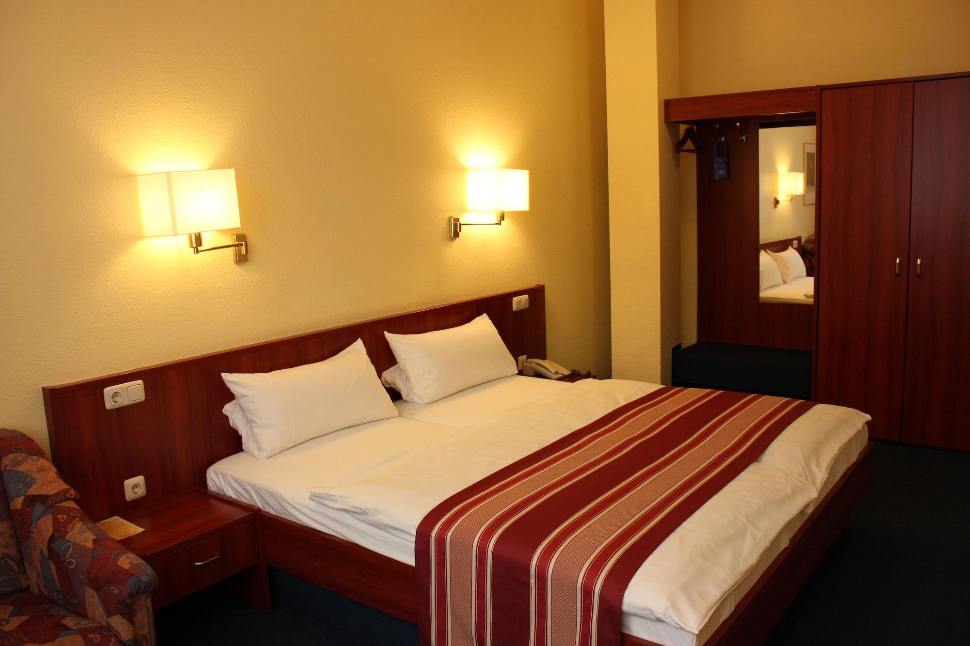 Cabo Nonsmoking-Hotel Hamburg Bagian luar foto