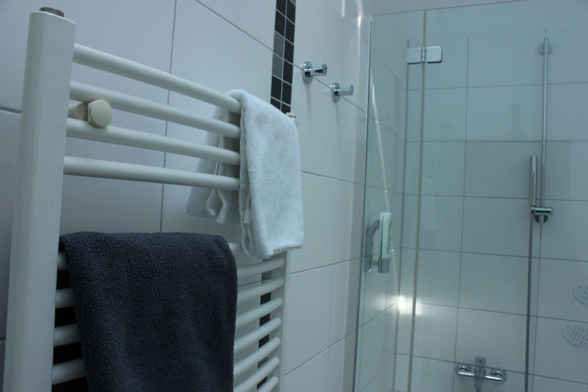 Cabo Nonsmoking-Hotel Hamburg Bagian luar foto