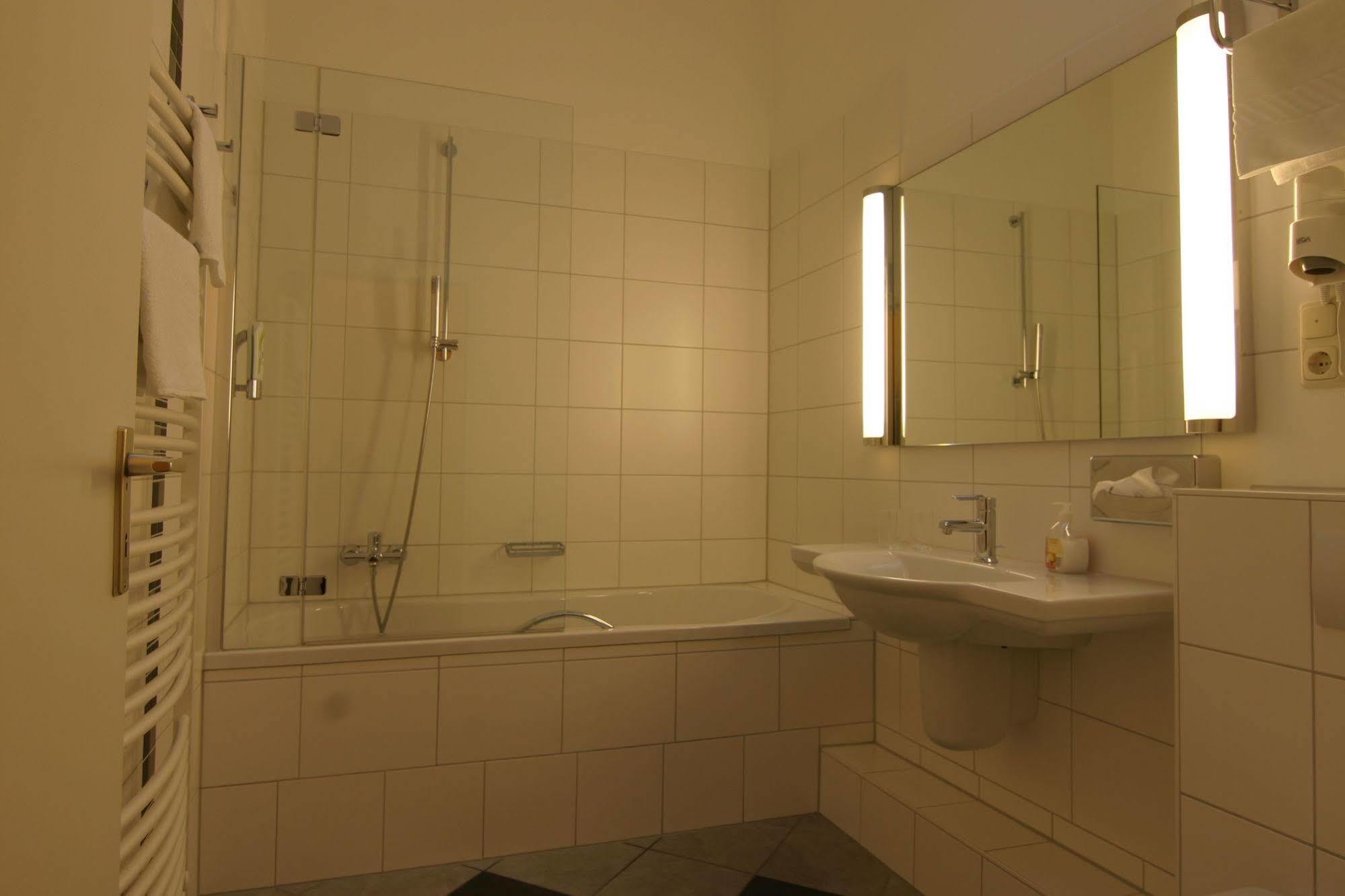 Cabo Nonsmoking-Hotel Hamburg Bagian luar foto