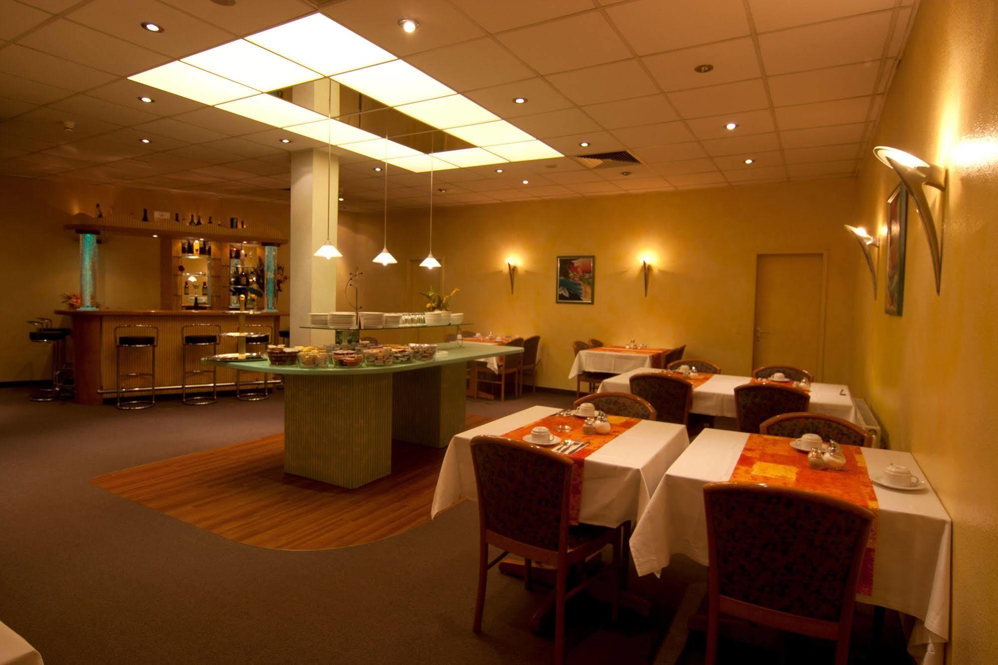 Cabo Nonsmoking-Hotel Hamburg Bagian luar foto