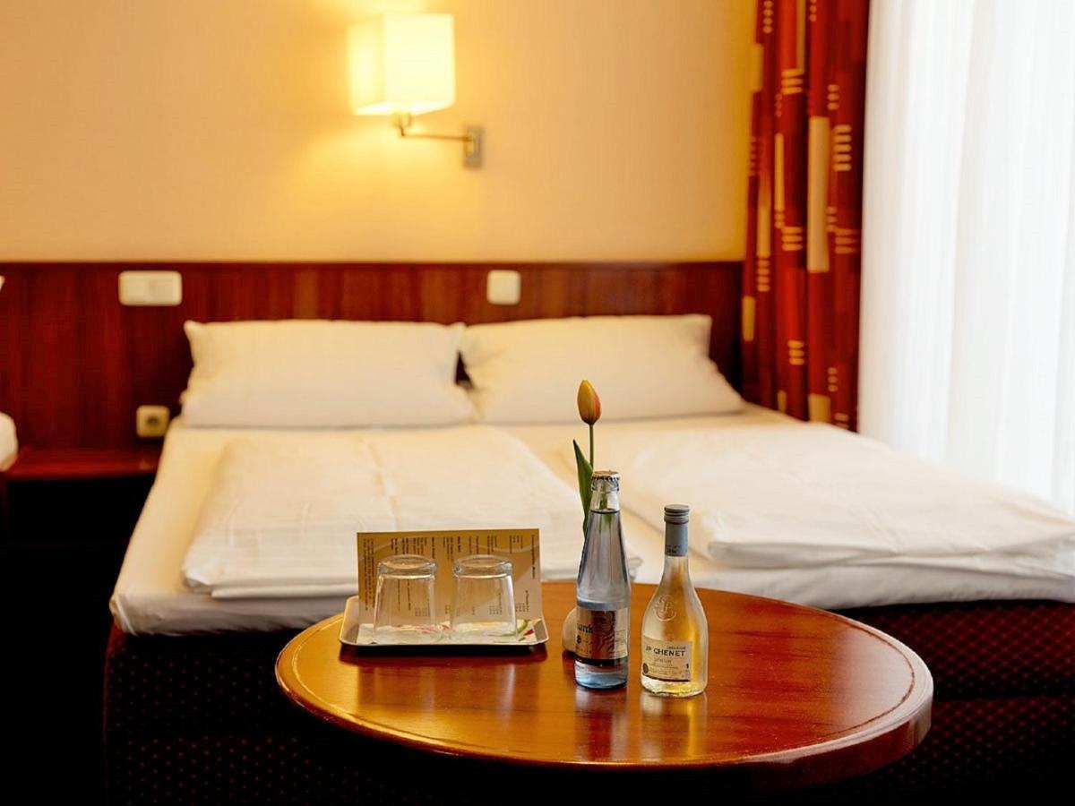 Cabo Nonsmoking-Hotel Hamburg Bagian luar foto